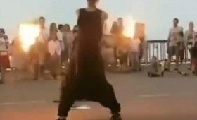 Артист фаер-шоу загорелся во время представления на набережной Феодосии