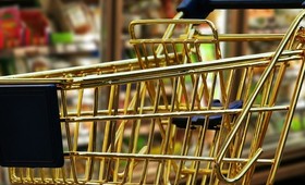 В Великобритании ввели постоянную скидку на продукты для пожилых граждан из-за рекордной инфляции 