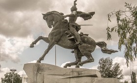 Памятник Суворову демонтировали в украинском Измаиле