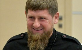Кадыров показал, как его сын избил «сжигателя Корана» в СИЗО
