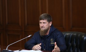 Кадыров прокомментировал отношения с Песковым