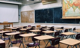 Новороссийские школьницы обвинили своего учителя в «вуайеризме»
