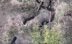 Появилось видео, как пятеро российских бойцов отстояли окоп
