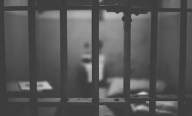 Жителя Иркутска приговорили к 17 годам тюрьмы за изнасилование несовершеннолетней сестры