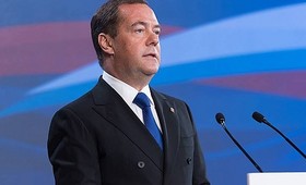 Медведев ответил на заявления о планах Британии отправить военных на Украину