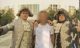 Полиция Петербурга задержала мошенника в костюме Петра I