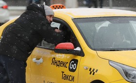 Путин поручил обсудить вопрос использования в такси и каршеринге только автомобилей отечественной сборки