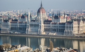 Еврокомиссия разморозит 13 миллиардов евро для Венгрии