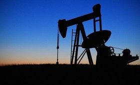 Bloomberg: Россия может сократить добычу нефти из-за ограничения цен на топливо
