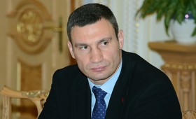 Кличко раскритиковал ФРГ за предложение отправить пять тысяч шлемов Украине