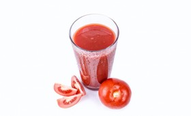 Стало известно о нарушениях более чем в 60% упаковок томатного сока в России