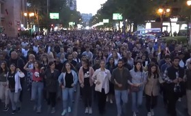 Участники митинга в Ереване требуют наказать полицейских за произвол