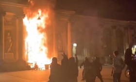 Французские протестующие подожгли мэрию Бордо