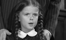 Умерла Лиза Лоринг, сыгравшая Уэнсдей в сериале «Семейка Аддамс»
