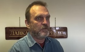 Отец нарисовавшей пацифистский рисунок Маши Москалёвой сбежал из-под домашнего ареста в ночь перед судом 