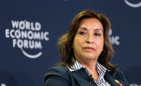 Дина Болуарте стала первой женщиной-президентом Перу