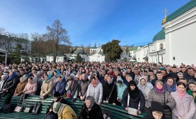 Тысячи верующих посетили последнее богослужение в Киево-Печерской лавре