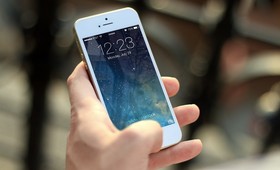 Калининградский губернатор Алиханов перестал пользоваться iPhone
