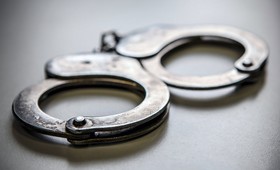 МВД запретило надевать наручники на женщин и детей