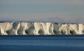 Самому крупному в мире айсбергу предрекли скорое исчезновение