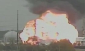 Мощный взрыв произошёл на химзаводе в Техасе