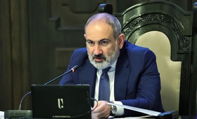 Пашинян покинул здание правительства Армении