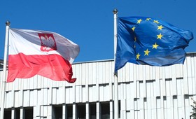 «В приоритете противостояние с Россией»: Польша не будет портить отношения с Украиной из-за чествования нациста